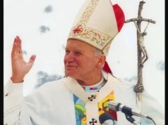 Polacy czuwali na placu św. Piotra. Modlili się w rocznicę śmierci św. Jana Pawła II