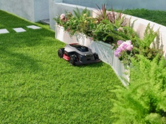 MOVA prezentuje sprzęty do ogródu. Kosiarki, roboty, grille i wiele więcej