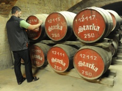 Miliony w beczkach! Upadła fabryka może być warta fortunę