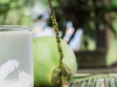 Nawadnia lepiej niż zwykła woda. Ma mnóstwo elektrolitów i niewiele kalorii