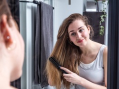 Tak myj włosy, jeśli chcesz by lśniły. Ważna jest także częstotliwość