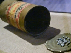 Polak sprzedawał pamiątki po III Rzeszy. W ofercie puszki po "Cyklonie B"