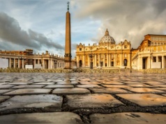 Mianowanie członków zarządu Banku Watykańskiego wywołuje w sieci spekulacje na temat historycznych powiązań