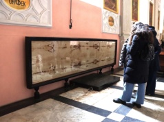 Replika Całunu Turyńskiego w centrum Krakowa. Niewielu o niej wie