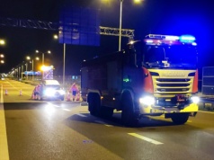 Bus przewrócił się na ekspresówce. Powodem ma być wystrzał opony