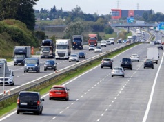 Wyprzedzanie prawym pasem. Zasady są jasne, ale konsekwencje zaskakują