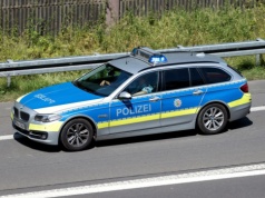 Radiowóz jedzie zygzakiem na autostradzie. Wiesz, co to naprawdę oznacza?