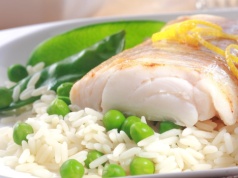 Pieczona polędwica z dorsza z groszkowym puree - przepis Mateusza Gesslera