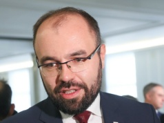 Zawieszony poseł PiS odpowiada na zarzuty i spekulacje