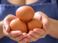 Lepiej kupić tańsze "trójki" czy droższe "zerówki"? "Różnica jest głównie w żółtku"