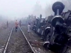 Rosja: 415 pasażerów w pociągu, który wypadł z torów! Wśród nich dzieci