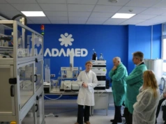 Przyszłość produkcji leków w UE. Europosłowie odwiedzili zakład Adamed w Pabianicach