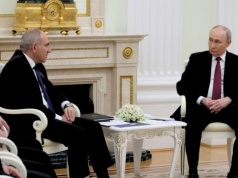 Prima aprilis na Kremlu. Paszynian opowiedział Putinowi o demokracji