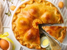 Włoska tarta na Wielkanoc z niespodzianką w środku