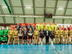 Trzecie miejsce bielskich strażaków w mistrzostwach futsalu