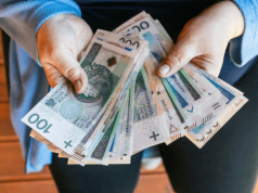 Dopłaty do emerytury za wychowanie dwójki dzieci. Ile pieniędzy można dostać od ZUS?