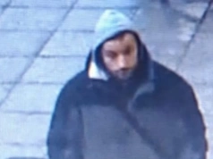 Dotykał dziecko w autobusie. Policja poszukuje mężczyzny ze zdjęcia