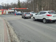 Niemcy i Czesi tankują teraz w Polsce. Przy stacjach ustawiają się wielkie kolejki