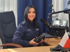 Złodzieje podszyli się pod policjantkę z regionu. Oszukana seniorka mogła stracić oszczędności życia