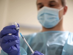 Krok po kroku, kto zawinił w sporze z Pfizerem. Szerokie tło zamówień na szczepionki