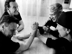 „Easter Lily” –  zespół U2 zaskoczył wielkanocnym minialbumem