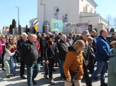 Drogą Królów na Święty Krzyż. Setki wiernych w wyjątkowym misterium