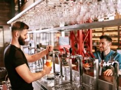 Największa polska sieć hoteli rezygnuje z alkoholu. „To realny problem”