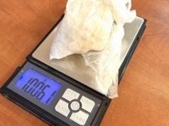 Szamotuły – Czujność patrolowców w nocy- zatrzymany kierowca z zakazem i narkotykami