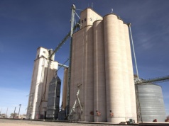 Potężna eksplozja pyłu zbożowego w elewatorze. Jedna ofiara śmiertelna i troje rannych