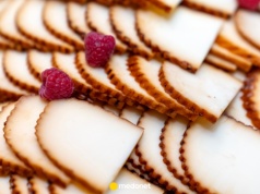 GIS ostrzega przed bakterią w popularnym serze. Spożycie grozi poważnym zatruciem