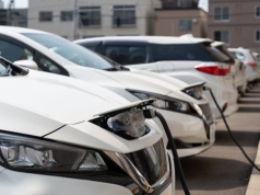 Ludzie lawinowo ruszyli po samochody elektryczne. To efekt wojny w Iranie