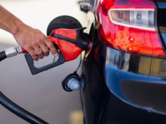 Po ile paliwo na święta? Promocje pozwolą zejść poniżej 6 zł za litr