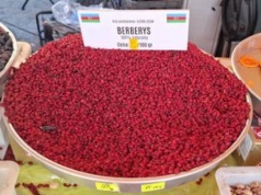 Polacy nie doceniają tych drobnych owoców. Pomagają pozbyć się boczków i zbić wysoki cukier