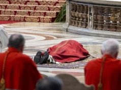 Męka Pańska w Watykanie. Kaznodzieja papieski mówił o tajemnicy Krzyża