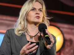 Barbara Nowacka może spać spokojnie. Środowisko oświatowe nie chce jej dymisji