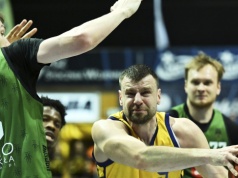 Nastroje na święta niezmącone. AMW Arka kontrolowała mecz i pokonała Miasto Szkła