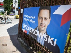 Dostał 300 zł za kradzież banerów Trzaskowskiego? Wyrok sądu zaskakuje, zapłaci fort…