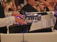 W jedną noc zarabia więcej niż w miesiąc na etacie. Ta branża w Polsce przeżywa boom, chętnych nie brakuje