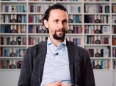 Grał z Lewandowskim. Rozdał pieniądze potrzebującym. "Mój majątek wkrótce się skończy"