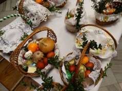 Co symbolizują pokarmy święcone w Wielką Sobotę?