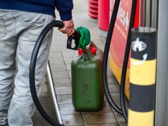Przy zakupie benzyny w święta promocje pozwolą zejść poniżej 6 złotych za litr
