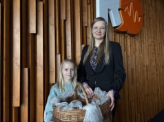 Polska tradycja wysyłania świątecznych kartek umiera. Zwyczaj starają się podtrzymywać lokalne szkoły