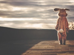 Nie chcesz świętować Wielkanocy? Prawo i tak każe ci zostać w domu