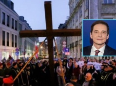 „Tylko miłość podnosi z upadku”. Rozważania Drogi Krzyżowej napisane przez Przemysława Babiarza