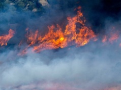 Gigantyczny pożar lasów objął 1400 ha. Zagrożone kurorty turystyczne