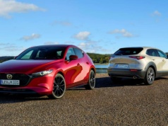 Mazdy 3 i CX-30 otrzymały silnik 2.5 R4, a są tańsze niż te z mniejszymi jednostkami 2.0. Gdzie jest haczyk?