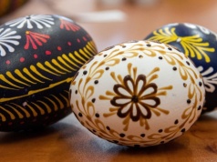 Pisanki wielkanocne w dawnej kulturze. Znaczenie słowiańskich wzorów