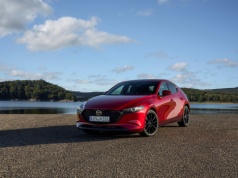 Japończycy grają va banque! Mazda nokautuje konkurencję wielkim silnikiem i świetnymi cenami z automatem