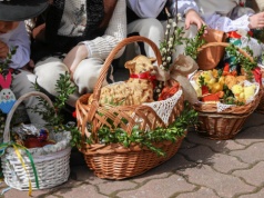 W Polsce by to nie przeszło. Łączą Wielkanoc z Halloween i puszczają latawce