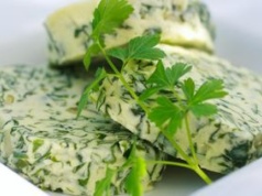 Mieszam z masłem i podaję na Wielkanoc. Do chleba jak znalazł